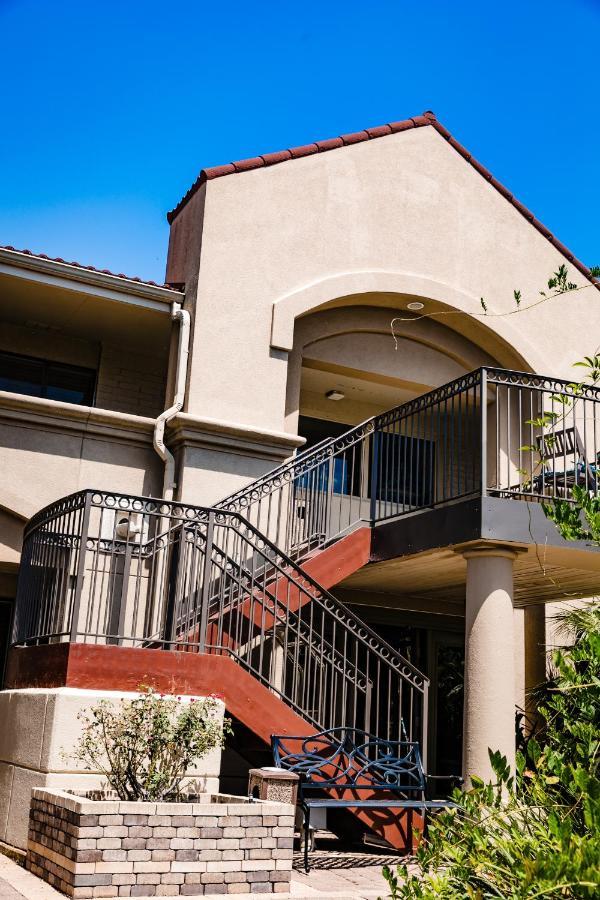 Vineyard Court Designer Suites Hotel College Station Exterior foto