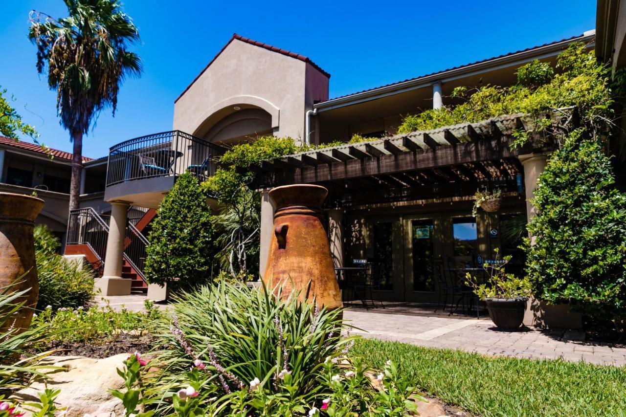 Vineyard Court Designer Suites Hotel College Station Exterior foto