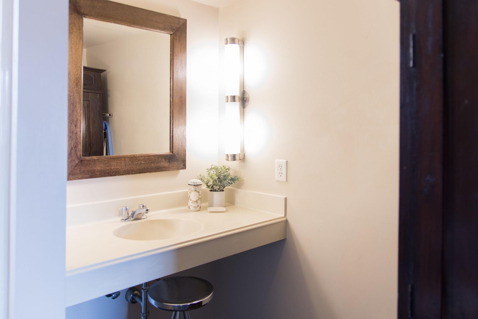 Vineyard Court Designer Suites Hotel College Station Exterior foto