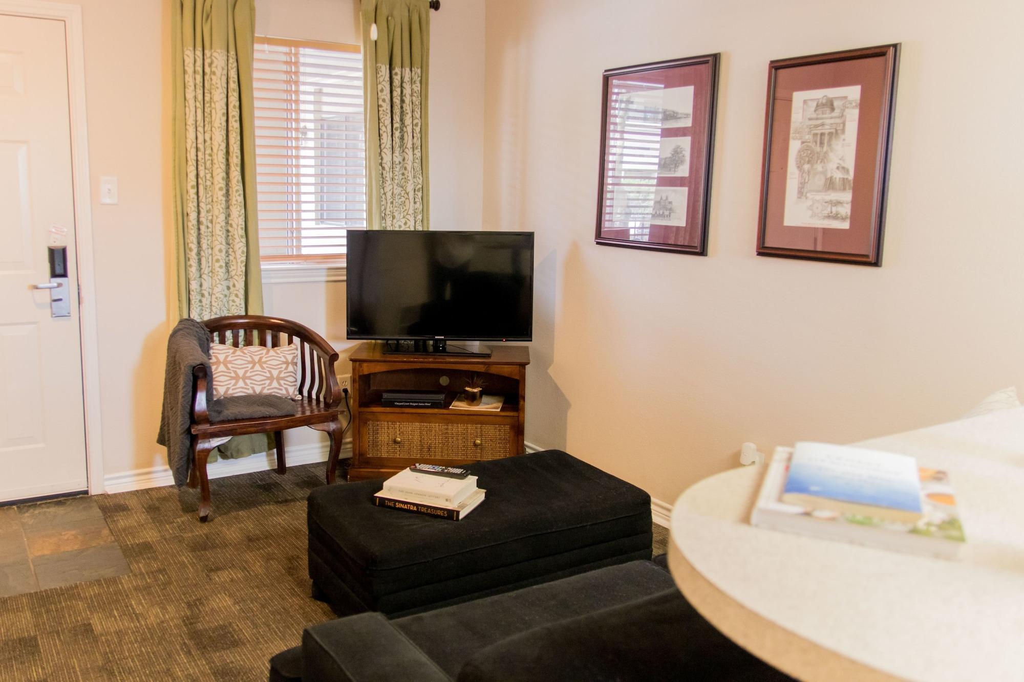 Vineyard Court Designer Suites Hotel College Station Exterior foto