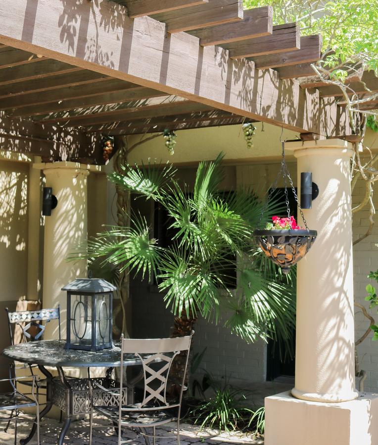 Vineyard Court Designer Suites Hotel College Station Exterior foto