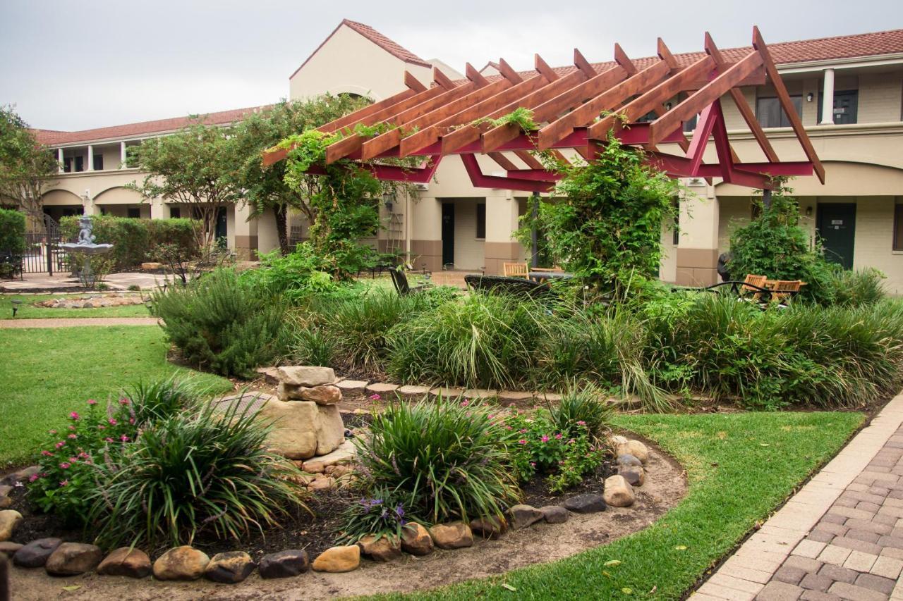 Vineyard Court Designer Suites Hotel College Station Exterior foto