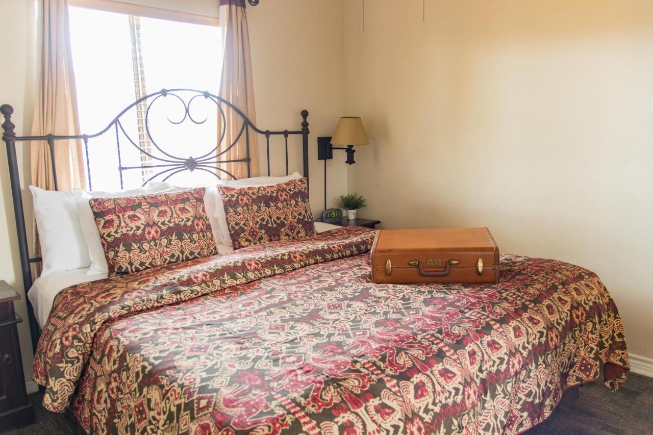 Vineyard Court Designer Suites Hotel College Station Exterior foto